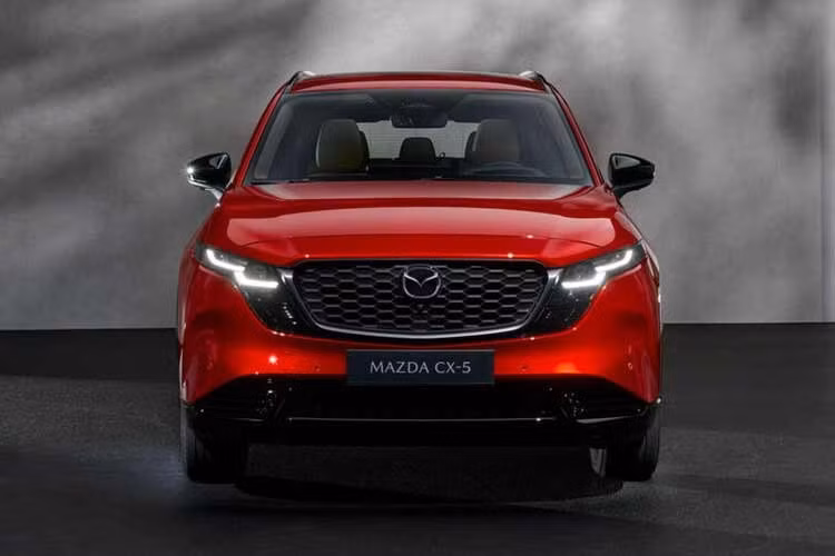 Những khách hàng tại thị trường Mỹ muôn lên đời Mazda CX-5 thì có lễ nên cân nhắc trước khi xuống tiền, bởi mẫu xe mà họ đang quan tâm đang có những cập nhật mới nhất. Ở đời 2027, mẫu crossover của Mazda được bổ sung hàng loạt tính năng mới, tiếp tục cạnh tranh với Toyota RAV4 và Honda CR-V.