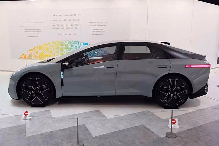 Theo chia sẻ của kỹ sư trưởng phụ trách dự án, được cho là ông Fukushima, Toyota Corolla thế hệ tiếp theo được phát triển dựa trên ý tưởng “SURPRISE Corolla”, với mục tiêu tạo ra một mẫu xe có khả năng vượt xa kỳ vọng của khách hàng trên nhiều phương diện.