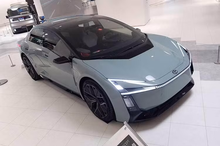Những thông tin trên hiện vẫn là các báo cáo và dự đoán, Toyota chưa công bố đầy đủ thông số kỹ thuật chính thức của Corolla thế hệ mới. Tuy nhiên, nếu được triển khai, việc Corolla cùng lúc có phiên bản xăng, hybrid, PHEV và thuần điện sẽ đánh dấu sự thay đổi đáng kể đối với mẫu xe phổ thông lâu đời của Toyota.