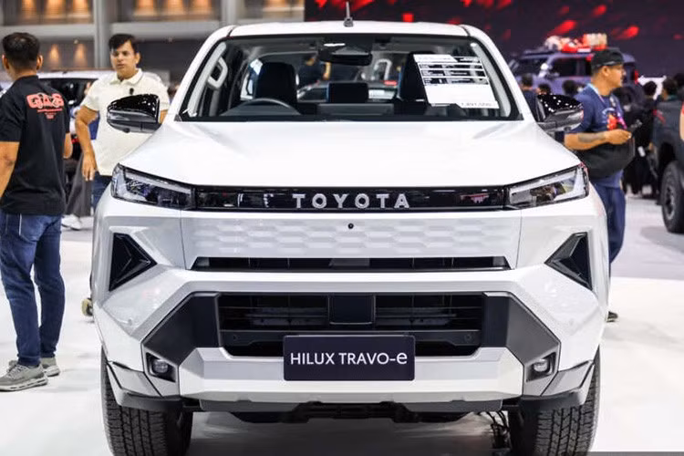 Tuy nhiên, Toyota đã tiến hành tái thiết kế mạnh mẽ cả ngoại thất và nội thất, đồng thời bổ sung hàng loạt công nghệ mới nhằm nâng cao trải nghiệm người dùng. Nền tảng này vẫn đóng vai trò quan trọng trong chiến lược toàn cầu của Toyota, khi tiếp tục được phát triển cho các dòng xe mới như Hilux Champ hay Land Cruiser FJ.