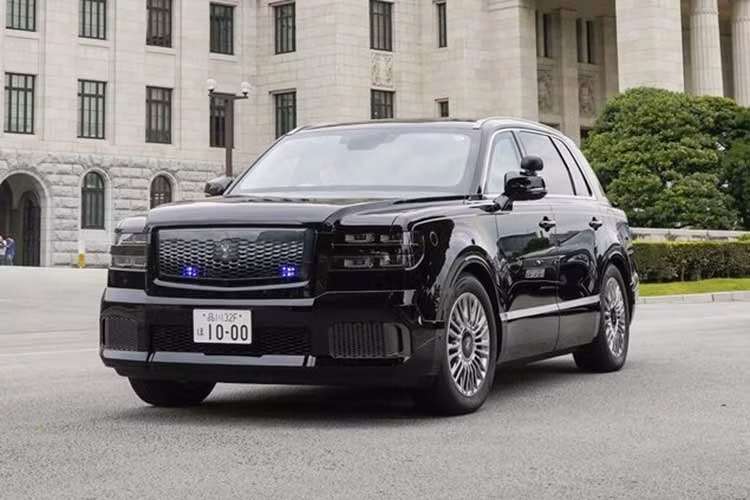 Đáng chú ý, Toyota đang từng bước nâng tầm Century thành một thương hiệu siêu sang độc lập, tương tự cách Lexus từng được phát triển trước đây. Với vai trò là mẫu xe phục vụ Thủ tướng Nhật Bản, Century SUV càng củng cố vị thế như biểu tượng cao cấp nhất của Toyota ở thời điểm hiện tại.