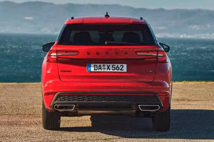 Tại thị trường Ấn Độ, Kodiaq RS sẽ cạnh tranh trong phân khúc SUV cỡ lớn cao cấp sau khi Skoda công bố đầy đủ giá bán. Các mẫu xe nằm cùng nhóm có thể kể đến Toyota Fortuner, Jeep Meridian, MG Gloster và Volkswagen Tayron R-Line.