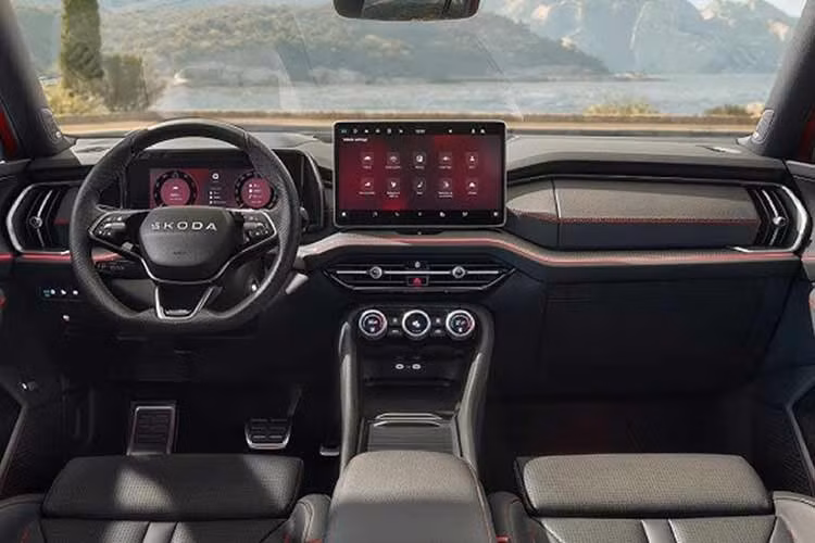 Kodiaq RS có khả năng tăng tốc từ 0-100 km/h trong 6,3 giây và đạt tốc độ tối đa 231 km/h, trở thành mẫu SUV thương mại nhanh nhất trong lịch sử Skoda tại thị trường Ấn Độ. Xe cũng được trang bị hàng loạt công nghệ hỗ trợ vận hành như hệ thống lái biến thiên Progressive Steering, các chế độ lái khác nhau và hệ thống kiểm soát khung gầm thích ứng Dynamic Chassis Control Plus.