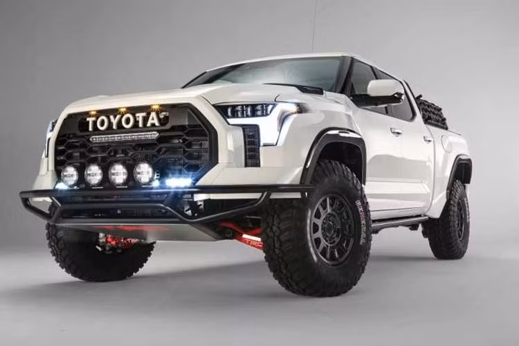 Việc Toyota Tundra TRD Hammer 2027 ra mắt được xem là bước đi chiến lược trong bối cảnh các dòng xe off-road chuyên dụng đang mang lại biên lợi nhuận khổng lồ, nơi mà những cái tên như RAM 1500 TRX hay Ford Raptor đang làm mưa làm gió.