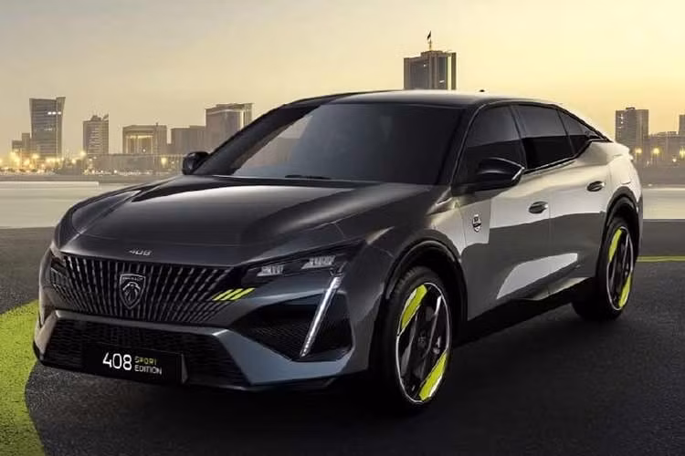 Dù ở phiên bản nào, xe cũng dùng động cơ xăng 1.6L Turbo PureTech, tạo ra công suất tối đa 218 mã lực và mô-men xoắn cực đại 300 Nm. Sức mạnh được truyền tới bánh thông qua hộp số tự động 8 cấp.