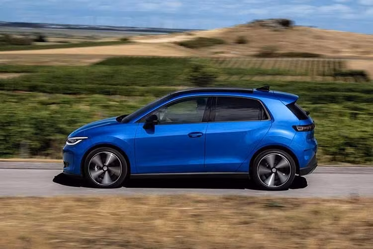Phiên bản cao cấp Volkswagen ID. Polo còn được trang bị pin niken-manga-coban (NMC) với dung lượng 52 kWh, cho phạm vi hoạt động tối đa 454 km theo tiêu chuẩn WLTP. Công suất sạc nhanh DC được nâng lên 105 kW nhưng thời gian sạc từ 10%-80% kéo dài hơn đôi chút, ở mức 24 phút.