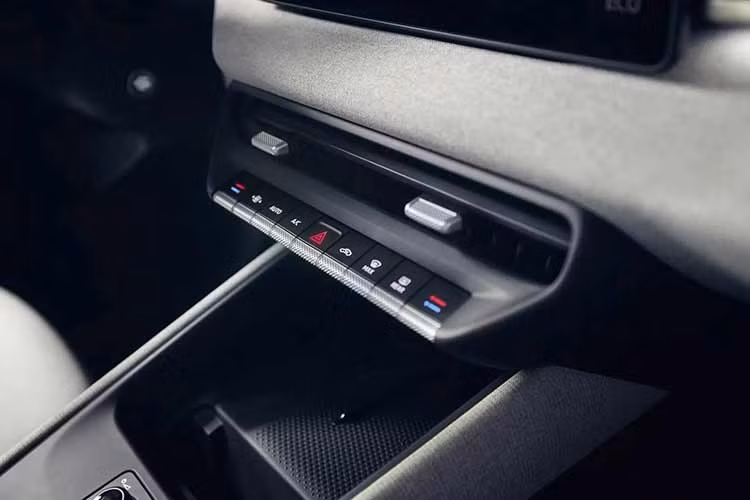Kế hoạch của Tập đoàn Volkswagen nhằm đưa giá xe điện đến gần hơn với những mẫu ôtô cỡ nhỏ sử dụng động cơ đốt trong truyền thống, qua đó đối phó với các đối thủ Trung Quốc. Mẫu SUV mới mang tên Volkswagen ID. Cross cũng được cho là đang thu hút nhiều sự quan tâm ban đầu của khách hàng.