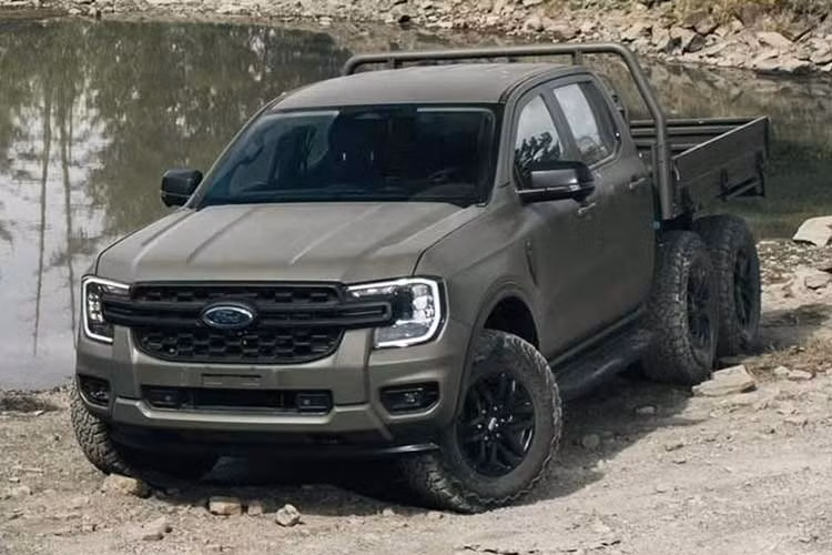 Vào năm 2023, một phiên bản quân sự hóa 6 bánh của Ford Ranger với hệ thống hybrid từng được tạo ra giữa công ty kỹ thuật Ricardo và Ford. Tuy nhiên chiếc xe mới đã được tạo ra bởi chi nhánh tại Anh của General Dynamics Land Systems, bộ phận xe chiến đấu mặt đất và chiến thuật của tập đoàn hàng không vũ trụ và quốc phòng khổng lồ General Dynamics Corporation của Mỹ.