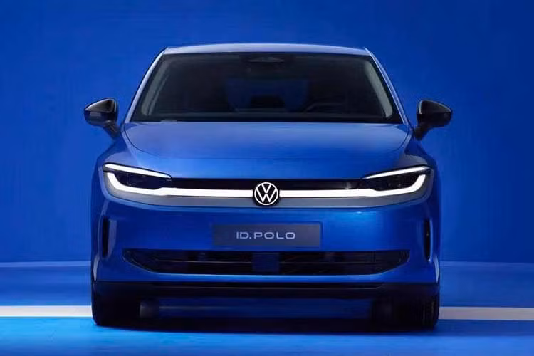 Volkswagen cho biết hãng hiện đang tăng sản lượng của ID. Polo tại nhà máy Martorell ở Tây Ban Nha. Những khách hàng không muốn chờ đợi có thể tìm thấy những chiếc xe được lên cấu hình sẵn tại đại lý. Một đại lý nói với phóng viên tờ Automobilwoche rằng những chiếc xe được đặt hàng vào thời điểm hiện tại có thể phải đến tháng 5 hoặc tháng 6/2027 mới được bàn giao.