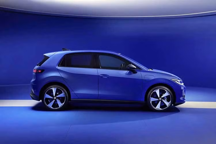 Theo truyền thông Đức, lượng đơn đặt hàng của Volkswagen ID. Polo tại châu Âu đã ghi nhận con số hơn 30.000. Con số này càng ấn tượng hơn khi trong thời gian đầu, khách hàng phải đặt mua khi chưa được nhìn thấy xe tại đại lý chứ chưa nói đến việc lái thử. “Toàn bộ dòng ID. Polo đã bán hết. Thời gian chờ ít nhất là 10 tháng", người đứng đầu một tập đoàn đại lý Volkswagen lớn nói với phóng viên Automobilwoche.