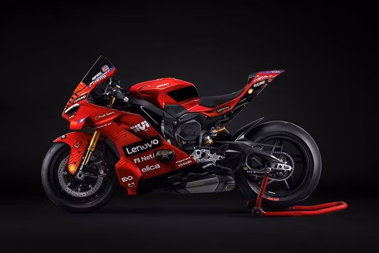 Chiếc xe được trang bị các hốc gió bên hông Corner Sidepods do chính Ducati sản xuất, một tính năng khí động học mà hãng đã giới thiệu vào MotoGP năm 2021. Nói một cách đơn giản, chi tiết này cho phép xe tạo ra hiệu ứng mặt đất tốt hơn ở góc nghiêng lớn. Theo Ducati, “Điều này đảm bảo độ bám đường của lốp cao hơn và cho phép tốc độ vào cua cao hơn, dẫn đến thời gian vòng đua ngắn hơn”.