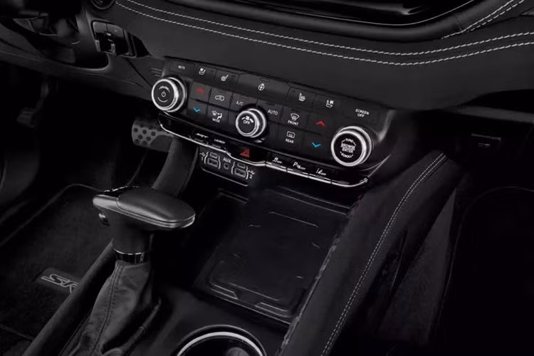 Bạn đang thắc mắc chiếc xe này có giá bao nhiêu? Ở cấu hình tiêu chuẩn, Dodge Durango SRT Hellcat sẽ có giá lên tới 80.590 đô la (khoảng hơn 2,1 tỷ đồng), hoặc 81.585 đô la (tương đương 2,17 tỷ đồng) nếu chọn phiên bản Jailbreak.