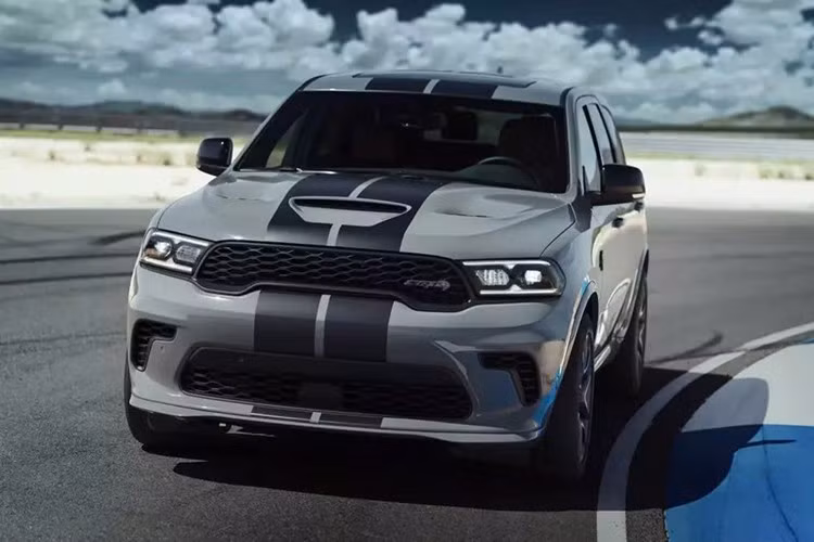 Chiếc SUV mạnh mẽ của Mỹ, chiếc xe nhanh nhất thuộc loại này từng được sản xuất, hiện đã chính thức cho phép đặt hàng tại tất cả 50 tiểu bang của Mỹ, vậy xe Dodge Durango SRT Hellcat 2026 có gì hấp dẫn?