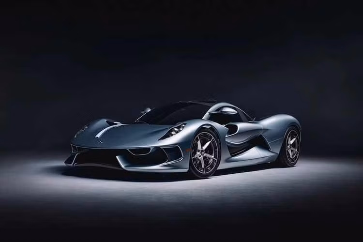 Hennessey đang đặt cược rằng một số lượng lớn người đam mê muốn thoát khỏi cuộc "chạy đua vũ trang" trong thế giới hypercar với công suất cùng tốc độ khổng lồ, các giải pháp khí động học phức tạp, nhiều công nghệ số nhưng ít trải nghiệm xúc giác.