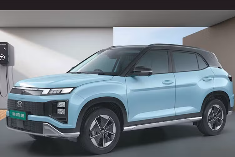 Trong khi đó, bản Executive (O) sử dụng pin 51,4 kWh nổi bật với cửa sổ trời toàn cảnh điều khiển bằng giọng nói và nhiều trang bị tiện nghi khác.