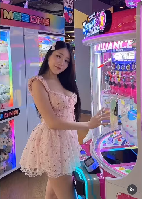 Yogurt Ng bắt đầu con đường livestream chuyên nghiệp vào năm 2020. Ban đầu, việc này chỉ là một sở thích, nhưng sau đó cô đã phát triển nó thành một công việc nghiêm túc. Ảnh sử dụng trong bài: Instagram nhân vật.