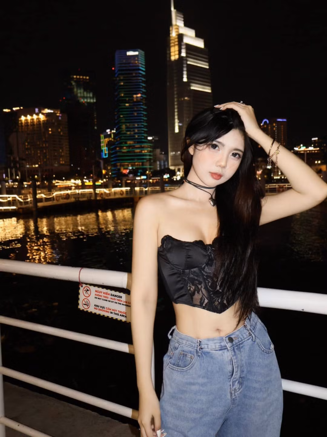 Hà Phương Boo không cố gắng tỏ ra quá xa cách mà lại giữ cho mình sự thân thiện, dễ thương, một chút tếu táo trong các tương tác. Chính điều này đã giúp cô đánh trúng tim hàng loạt fan nam.
