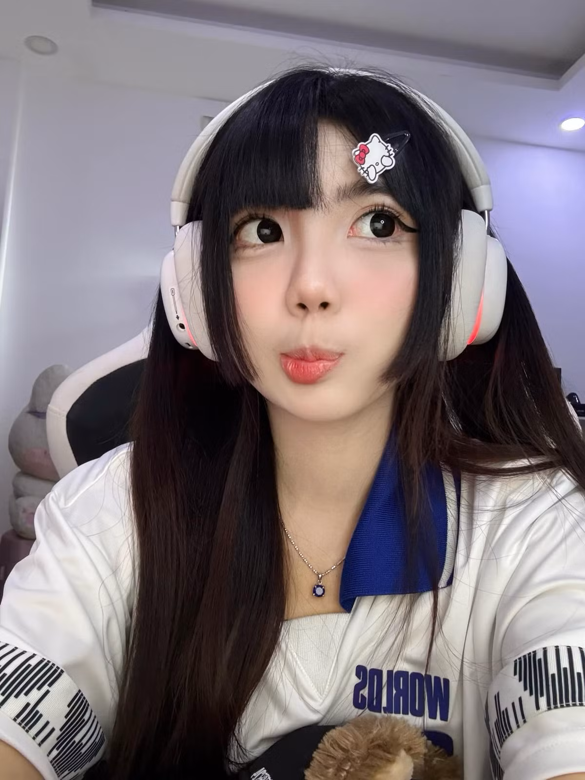 Vậy mới thấy, không cần chiêu trò phức tạp hay lời lẽ giật gân, các hot girl vẫn hoàn toàn có thể trở thành tâm điểm chú ý nếu đủ khéo léo.