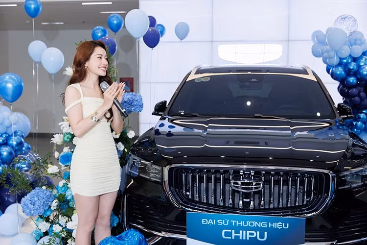 Thứ hai là hệ truyền động hybrid, bao gồm máy xăng 4 xi-lanh, dung tích 1.5L, mô-tơ điện và hộp số tự động 3 cấp. Động cơ xăng tạo ra công suất tối đa 163 mã lực và mô-men xoắn cực đại 255 Nm. Hai con số tương ứng của mô-tơ điện là 136 mã lực và 320 Nm. Ngoài ra, bản HEV còn dùng hệ dẫn động cầu trước FWD.