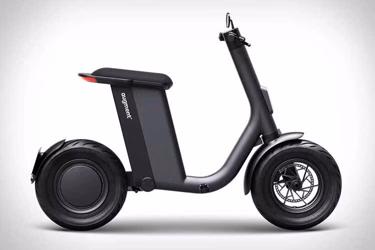Xe có trọng lượng khoảng 36 kg, sử dụng khung nhôm và phuộc trước dạng một bên. Cả bánh trước và bánh sau đều được trang bị phanh đĩa thủy lực. Khả năng chống nước đạt chuẩn IPX4, cho phép xe hoạt động trong điều kiện trời mưa ở mức độ phù hợp.