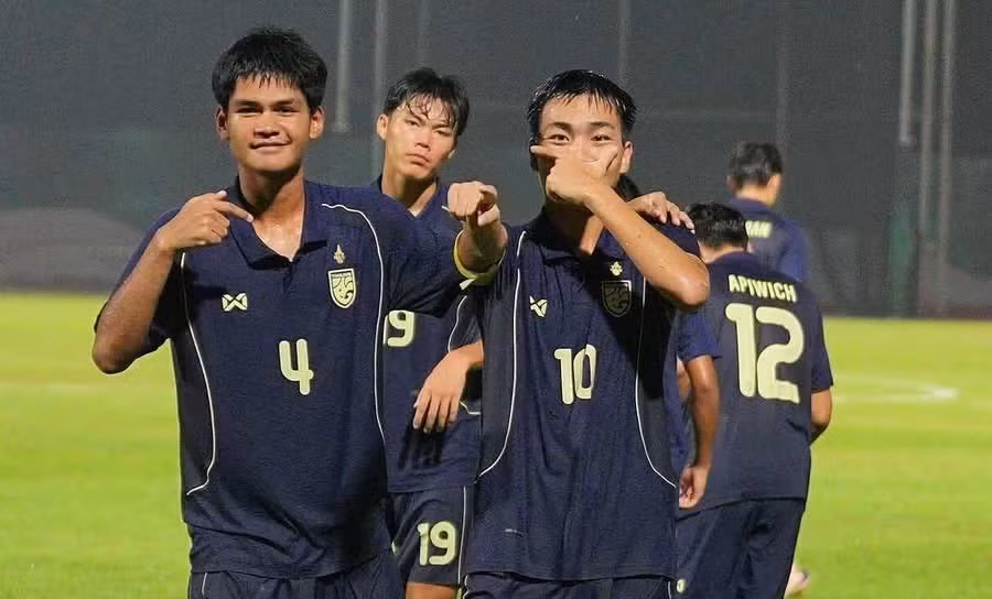 U19 Thái Lan ăn mừng thắng ngược U19 Malaysia ở lượt cuối bảng B giải U19 Đông Nam Á 2026 tối 8/6.