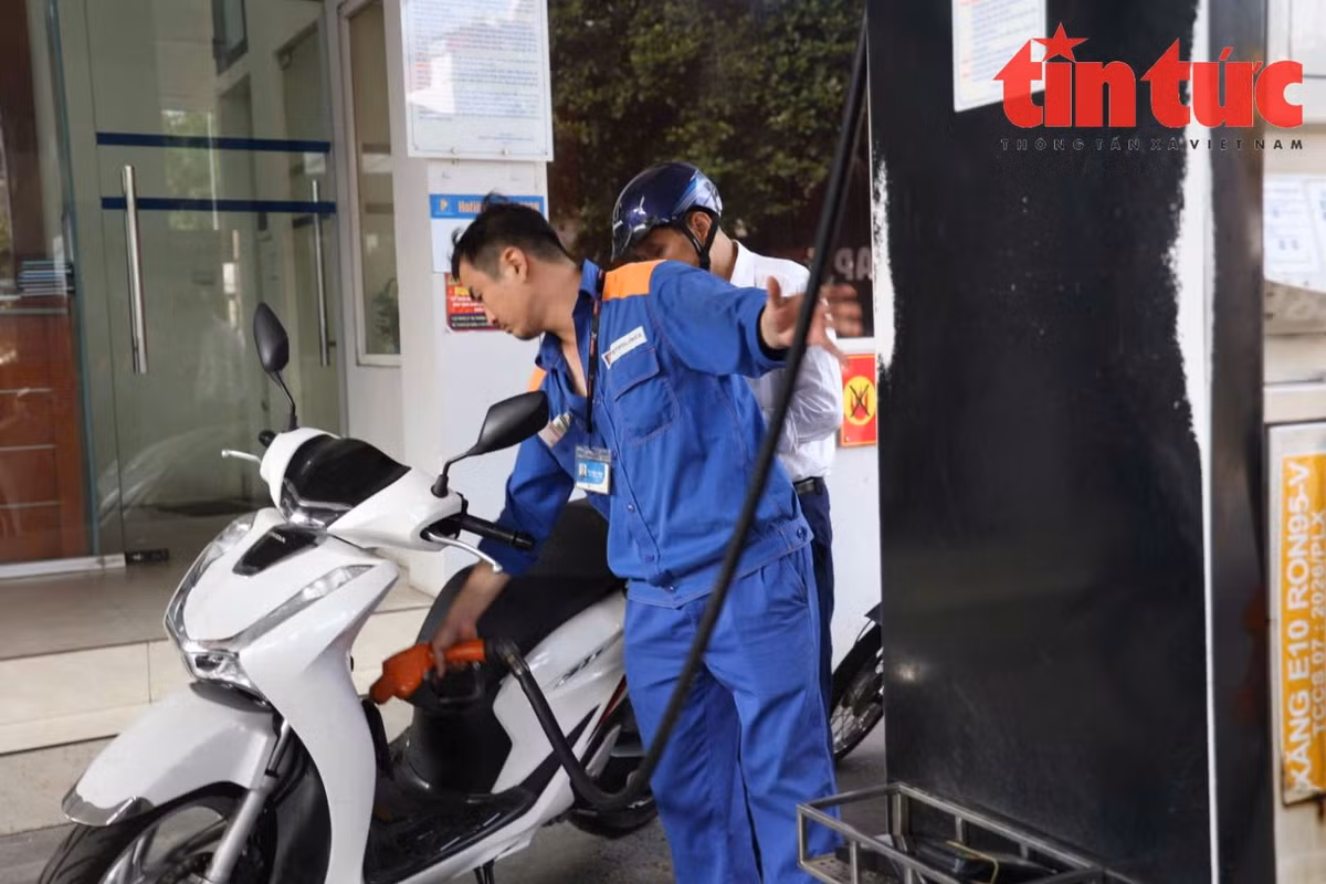 Ghi nhận đầu giờ sáng 1/6 cho thấy, hoạt động cung ứng diễn ra bình thường, nguồn hàng dồi dào, không xuất hiện tình trạng quá tải hay gián đoạn.