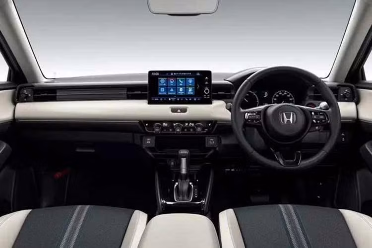 Gói công nghệ an toàn chủ động Honda Sensing tiếp tục được trang bị cho mẫu SUV cỡ B này, gồm có hệ thống hỗ trợ lái khi tắc đường Traffic Jam Assist, đèn pha thích ứng, giảm thiểu thiệt hại khi đạp nhầm chân ga, phanh giảm thiểu va chạm, hạn chế tăng tốc đột ngột khi tiến/lùi...