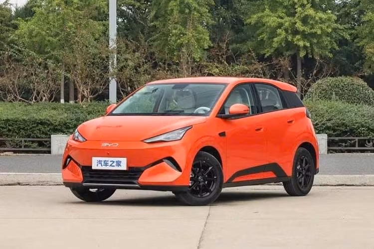 Trong 9 tháng đầu năm 2026, BYD Seagull đạt doanh số toàn cầu 266.000 xe, giảm 33% so với cùng kỳ năm ngoái. Tuy nhiên, mức sụt giảm tại Trung Quốc còn mạnh hơn, lên đến 66%, xuống còn 83.600 xe.