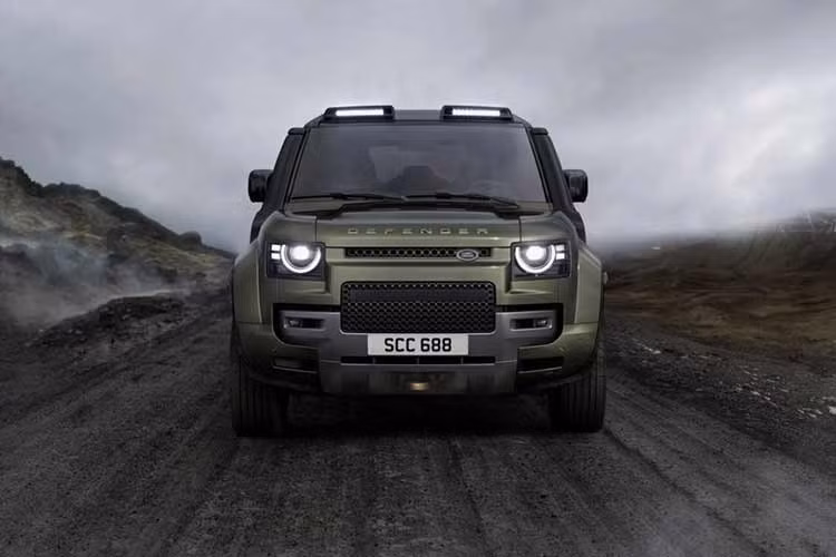 Land Rover không còn lựa chọn nào khác ngoài việc phải điều chỉnh công suất động cơ của Defender OCTA để tuân thủ các quy định khí thải nghiêm ngặt hơn. Tại châu Âu và một vài thị trường khác, động cơ do BMW sản xuất đang bị giảm công suất đáng kể.