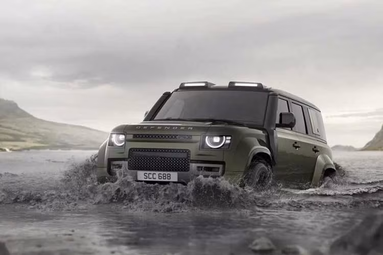 Theo thông tin từ website của Land Rover Việt Nam, mẫu siêu SUV Defender OCTA này có giá bán chính hãng từ 17,959 tỷ đồng cho bản tiêu chuẩn và 19,759 tỷ đồng cho bản Defender OCTA Edition One.