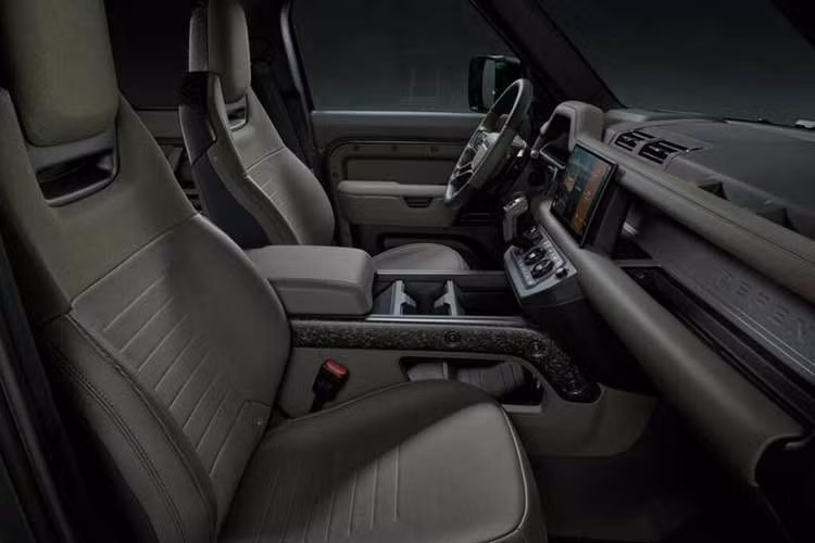 BMW đã có thể bù đắp cho công suất thấp hơn của động cơ bằng cách tăng công suất động cơ điện, giữ cho tổng công suất không thay đổi. Điều đó không xảy ra ở đây vì OCTA sử dụng cấu hình chỉ có động cơ V8 chứ không phải hệ thống truyền động hybrid cắm điện.