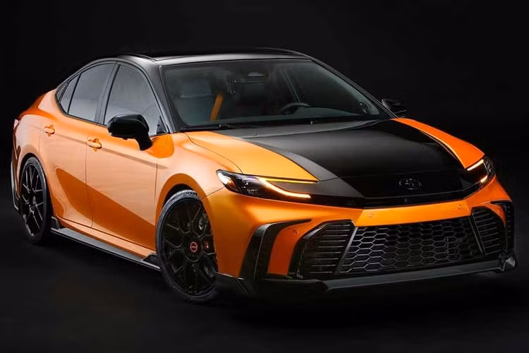 Nếu trở thành hiện thực, Toyota Camry Apex có thể sẽ là lựa chọn dành cho những khách hàng yêu thích sự cân bằng giữa tính thực dụng của một mẫu sedan cỡ D và cảm giác lái thể thao hơn so với phiên bản tiêu chuẩn.
