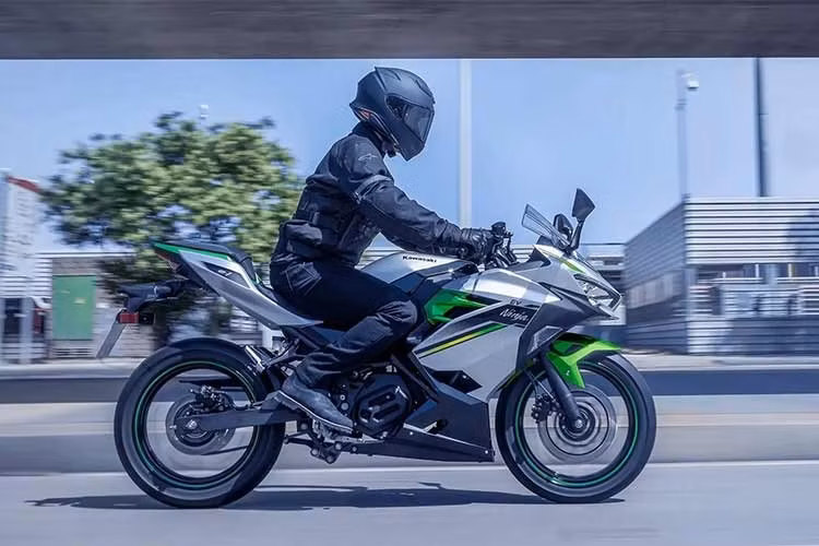 Gallery - [GALLERY] Kawasaki Ninja e-1 2027 giá 206 triệu đồng, chạy chỉ 66 km/sạc,  - image 12