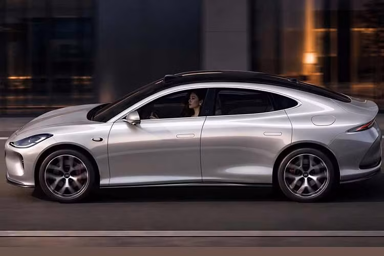 Xe sedan IM L6 thuần điện có hai phiên bản dẫn động cầu sau, sản sinh công suất tối đa lần lượt 315 mã lực (245 kW) và 402 mã lực (300 kW).