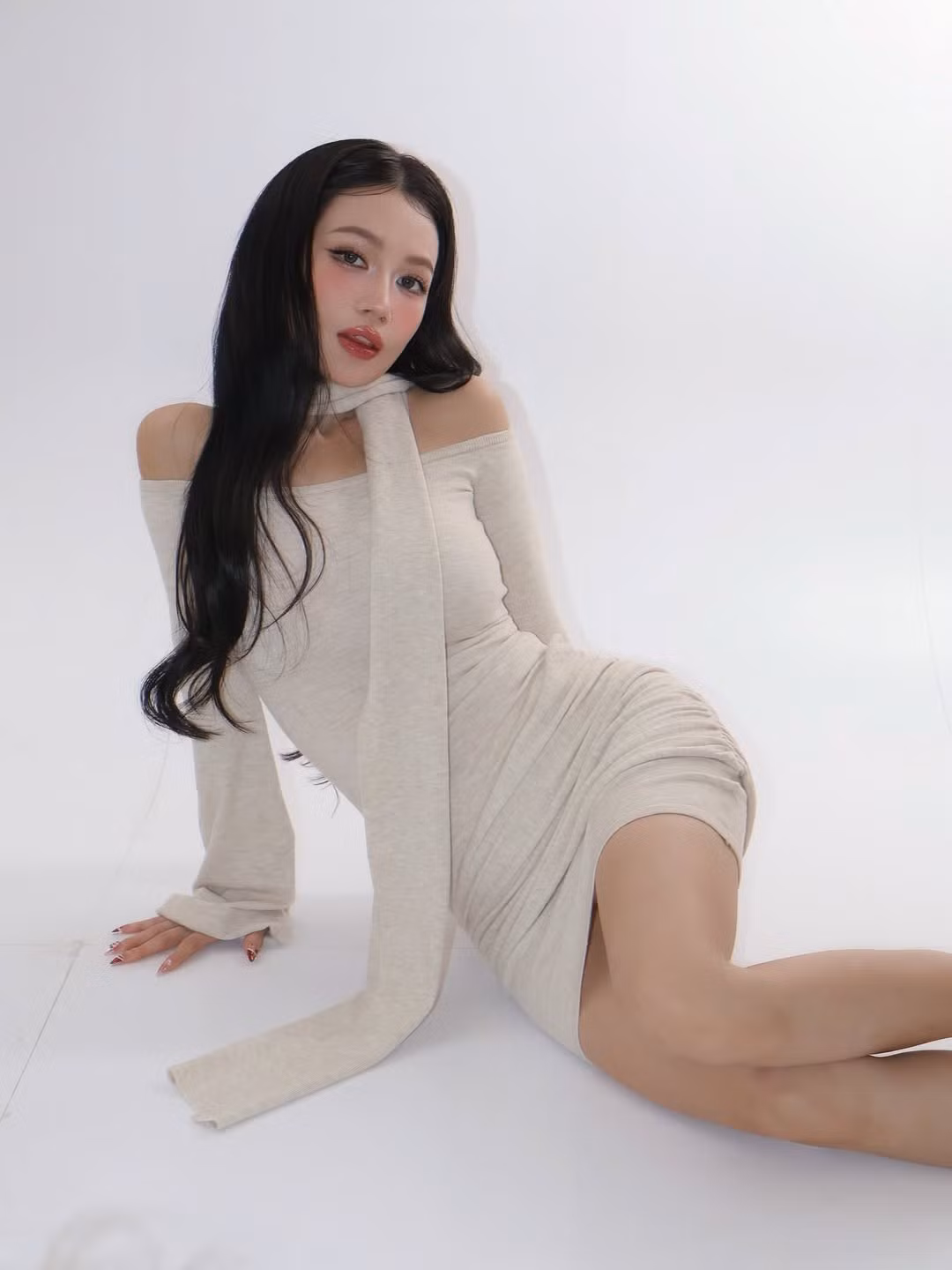 Sĩ Thanh ghi dấu ấn đầu tiên với vai trò VJ trên các kênh truyền hình âm nhạc như YAN TV nhờ phong cách dẫn dắt năng động, thông minh. Sau đó, cô lấn sân sang ca hát và tạo được dấu ấn với loạt ca khúc mang màu sắc cá tính như Oh my chuối, Gái già lắm chiêu, Xa anh chậm chậm thôi.