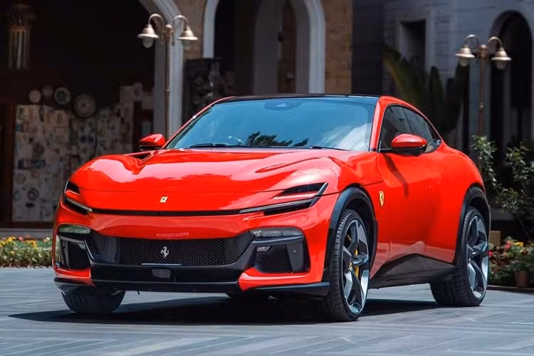 Tại thị trường Việt Nam, mẫu siêu SUV Ferrari Purosangue có giá bán chính hãng khởi điểm khoảng 40 tỷ đồng, chưa bao gồm các tùy chọn cá nhân hóa. Với mức giá này, Purosangue thuộc nhóm những mẫu SUV có giá bán cao nhất trên thị trường trong nước.