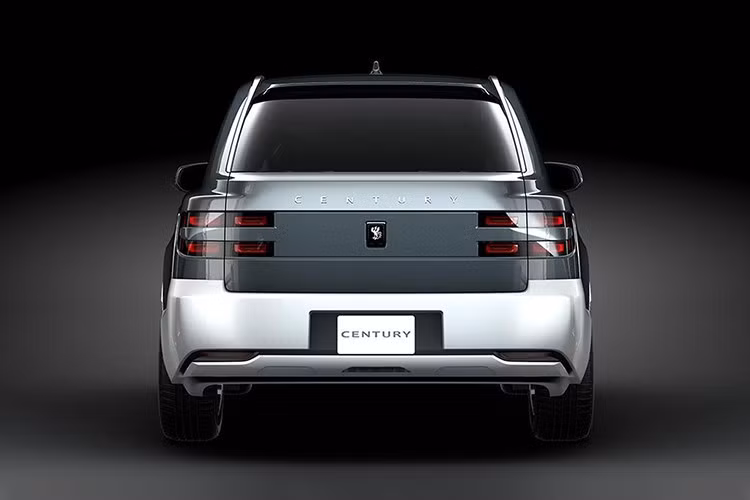 Tính năng kính làm mờ mới khiến giá của Toyota Century SUV 2026 tăng thêm 2 triệu Yên (khoảng 360 triệu đồng). Điều này nâng giá xe lên khoảng 27 triệu Yên (4,86 tỷ đồng). Tuy nhiên, với số lượng sản xuất cực kỳ hạn chế và chỉ bán tại một số đại lý ở Nhật Bản, mẫu xe này chủ yếu dành cho khách hàng đang sở hữu sedan hạng sang Toyota Century.