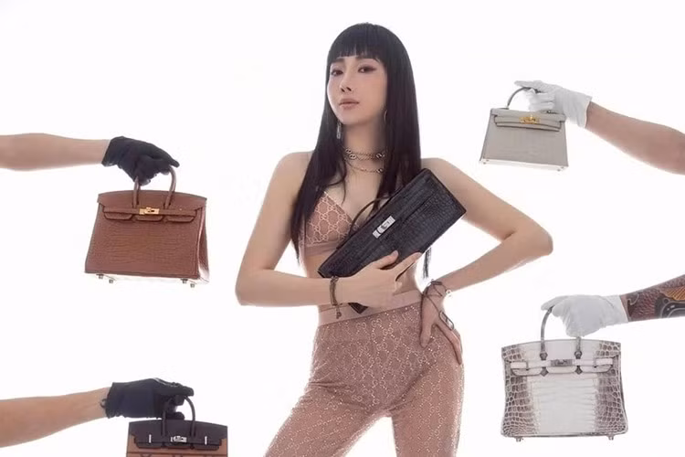Trước khi vướng lao lý, Cún Bông không chỉ nổi tiếng nhờ hình ảnh một bà mẹ đông con hiện đại mà còn khiến nhiều người choáng ngợp khi thường xuyên xuất hiện bên những mẫu xe sang đắt tiền như Audi, Porsche và Ferrari.