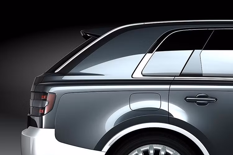 Để làm được điều này, Toyota đã kẹp một lớp phim đặc biệt giữa hai lớp kính trong suốt cán mỏng ở cả hai bên xe. Riêng cửa sổ trời toàn cảnh vẫn giữ nguyên và dùng rèm chỉnh điện truyền thống.