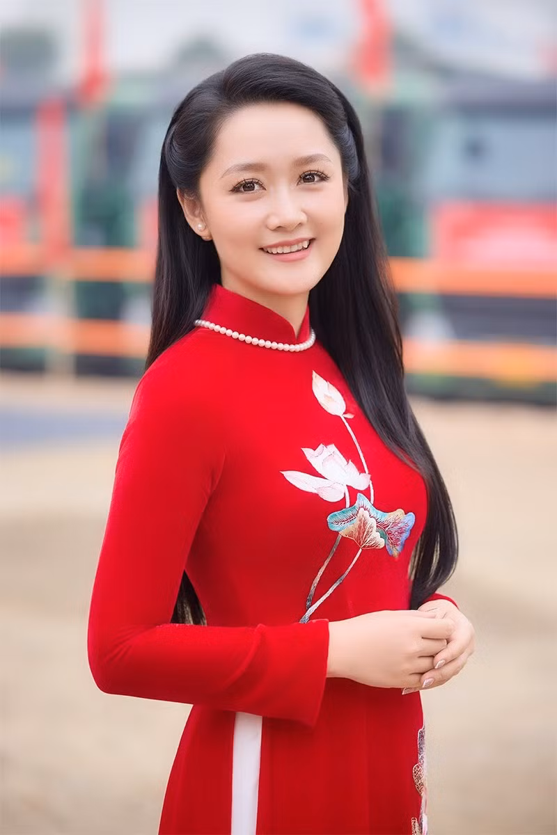 BTV Thu Hà sinh năm 1988 tại Hà Nội, là cựu học sinh chuyên Lý Trường THPT chuyên Hà Nội – Amsterdam. Cô từng đoạt danh hiệu Miss Duyên dáng 2005 và tham gia Hoa hậu Việt Nam 2006.