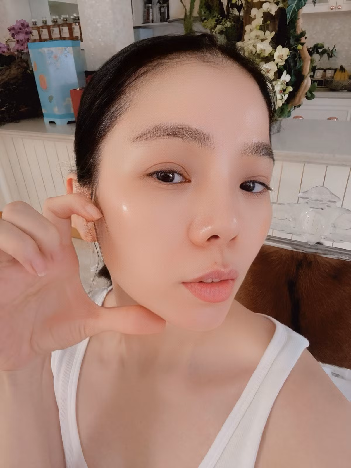 Ở tuổi ngoài 40, Lệ Quyên vẫn duy trì được vóc dáng săn chắc. Bên dưới bài đăng, khán giả dành nhiều bình luận tích cực về hình thể của nữ ca sĩ.