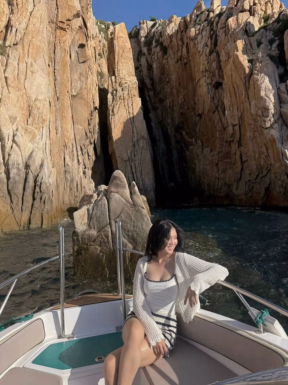 Ai cũng dành lời ngưỡng mộ cho một cặp đôi "trai tài gái sắc" nhưng kín tiếng và chân thành, xứng đáng là hình mẫu hạnh phúc của làng bóng Việt.