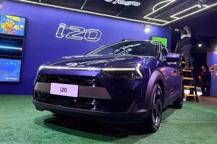 Hyundai cũng được cho là sẽ điều chỉnh một số chi tiết ngoại thất, nội thất và tinh chỉnh hệ thống treo để phù hợp hơn với điều kiện đường sá cũng như thị hiếu khách hàng châu Âu. Ngoài ra, phiên bản châu Âu nhiều khả năng sẽ tiếp tục có biến thể N Line thể thao hơn và phiên bản hiệu suất cao i20 N hoàn toàn mới, sử dụng hệ truyền động hybrid tự sạc mạnh mẽ hơn.