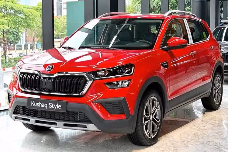 Cụ thể, Skoda Kushaq phiên bản Ambition hiện có giá thực tế từ 499 triệu đồng, trong khi bản Style được chào bán từ 549 triệu đồng. Tuy nhiên, chương trình ưu đãi chủ yếu áp dụng cho các xe mang số VIN 2025 nhằm giải phóng hàng tồn kho trước khi chuyển sang các lô xe mới.