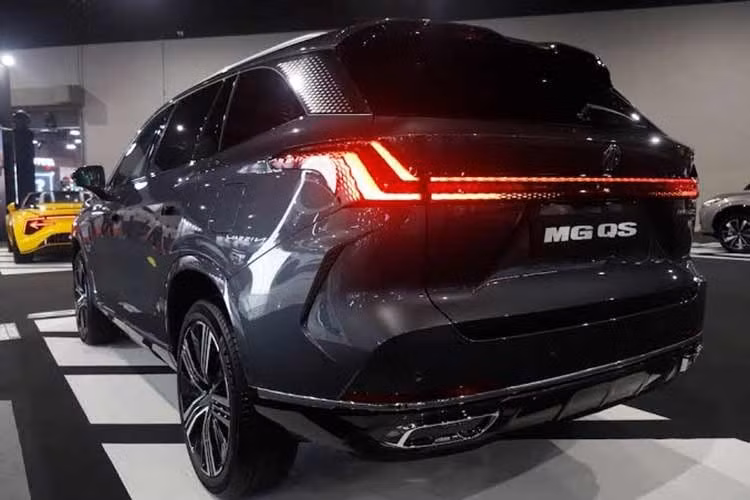 Xe được trang bị hệ dẫn động cầu trước hoặc hệ dẫn động bốn bánh toàn thời gian. Chiếc xe được trưng bày tại triển lãm KLIMS 2026 sử dụng hệ dẫn động AWD.