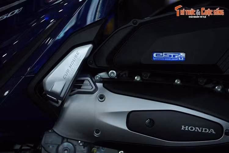 Các thông số kỹ thuật, trang bị trên phiên bản này của Honda SH150i nhập khẩu Italy vẫn giữ nguyên, không có sự thay đổi so với Honda SH150i Vetro Blue từng ra mắt trước đó - động cơ eSP+ 150 cc, làm mát bằng dung dịch, sản sinh công suất tối đa khoảng 16,6 mã lực, mô-men xoắn cực đại 14,8 Nm.