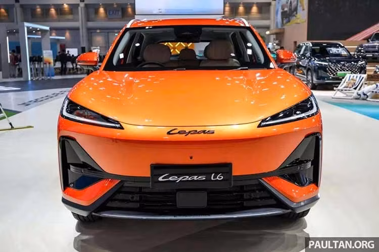 Mức giá xe Lepas L6 EV 2026 cho 2 phiên bản Comfort và Premium bán ra từ 769.900-829.900 Baht (khoảng 616-664 triệu đồng). Xe được nhập khẩu nguyên chiếc (CBU) từ Trung Quốc. Hiện chưa rõ sau các thị trường Đông Nam Á kể trên, thương hiệu Lepas nói chung và mẫu xe điện L6 EV nói riêng có vào Việt Nam hay không.