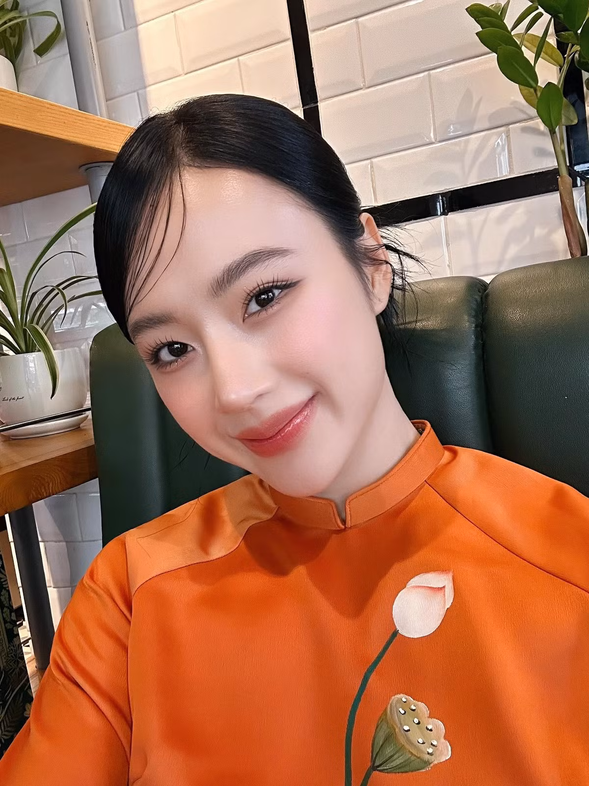 Dù nghiêng về bên nào, cũng khó phủ nhận một điều: Angela Phương Trinh luôn biết cách khiến khán giả phải tò mò.