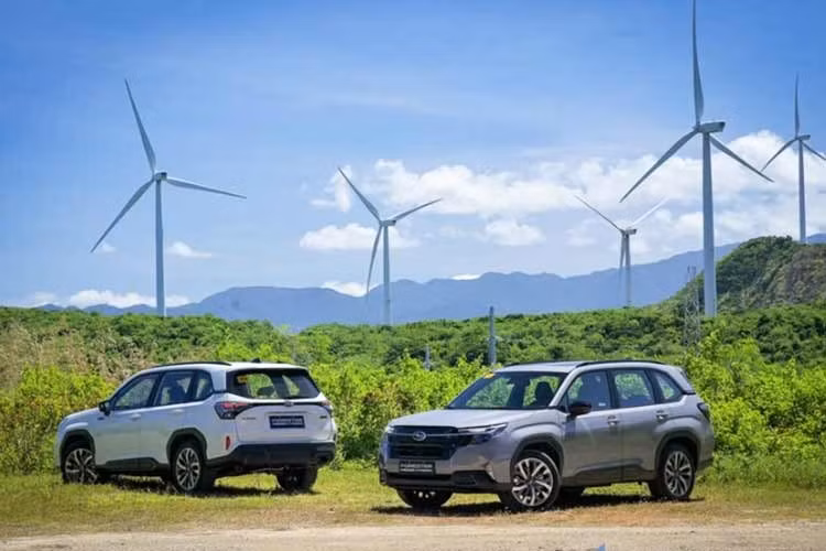 Subaru Forester thế hệ mới đã chính thức trình làng ở thị trường Việt Nam vào hồi tháng 11/2025. Vào thời điểm đó, mẫu SUV cỡ C này chỉ dùng động cơ xăng. Đến nay, đã có thông tin về việc Subaru Forester Hybrid ra mắt thị trường Việt Nam. Theo đó, xe đã được lên lịch trình làng ở Việt Nam vào cuối năm nay.