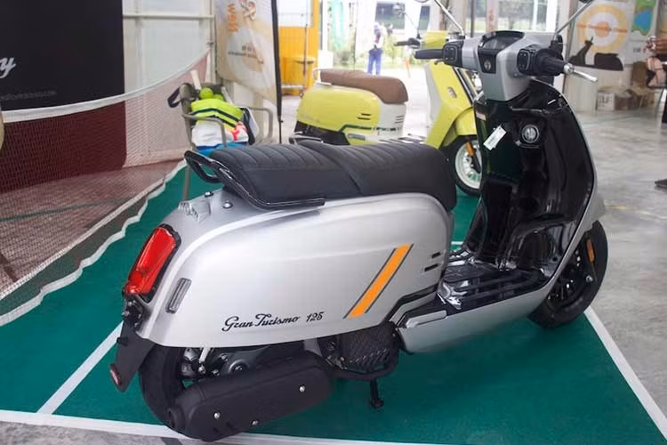 Cung cấp sức mạnh cho dòng xe ga Royal Alloy Gran Turismo này là khối động cơ xi-lanh đơn, 4 van, làm mát bằng dung dịch. Phiên bản 125S sử dụng động cơ dung tích 124 cc, cho công suất 13,14 mã lực tại 8.500 vòng/phút và mô-men xoắn cực đại 12 Nm tại 6.500 vòng/phút.